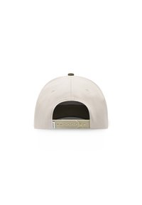 Beige színű baseball sapka sötétzöld kiegészítővel, állítható műanyag snapbackkel és varráselemekkel a koronán. Simább textúrájú anyag.
