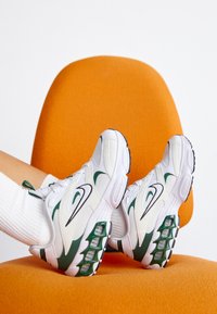 Nike Sportswear ZOOM AIR FIRE Tenisky white/black/bílá