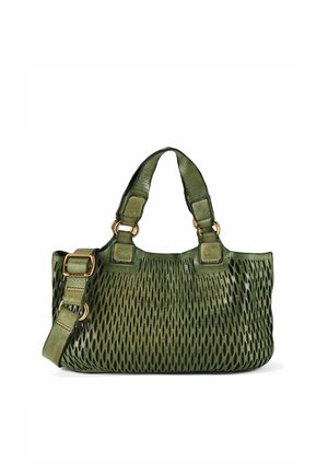 Bolso de mano verde de cuero con patrón perforado, dos asas cortas, correa de hombro ajustable y anillas y hebilla de metal dorado.