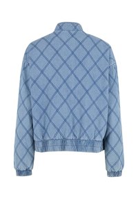 Gaiši zils daudzziedu jaka ar dimanta rakstu, elastīgām piedurknēm un elastīgu jostasvietu, attēlots no aizmugures uz balta fona.