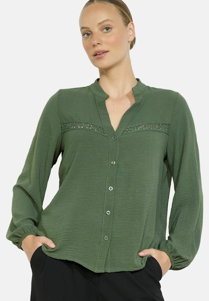 LolaLiza CRINKLE WITH CROCHET - Užsagstoma palaidinė - khaki med