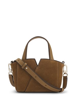 Borsa marrone in camoscio e pelle con manici corti e tracolla regolabile, caratterizzata da ferrature dorate e logo del marchio in rilievo discreto.