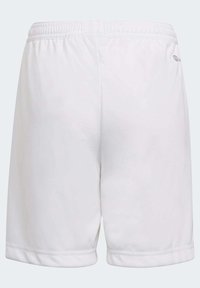 Pantalones cortos deportivos blancos con una cinturilla elástica, textura de tela suave y un corte recto con dobladillos enrollados.