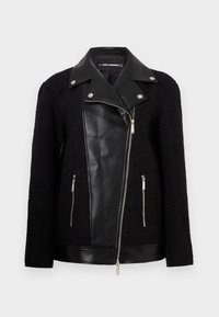 Μαύρο μπουφάν με δερμάτινη μπροστινή επένδυση και γιακά, μανίκια από υφαντό ύφασμα με υφή, τσέπες με φερμουάρ και μεταλλικές λεπτομέρειες.