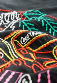 COCA COLA EMBROIDERED GRAPHIC SHORT SLEEVE  - T-shirt con stampa - black
