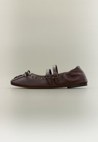 Δεν επιλέχθηκε, deep bordeaux