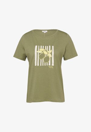 Groen T-shirt met korte mouwen en ronde hals, met een gele citroentakafbeelding en witte verticale strepen met de tekst "squeeze the day".