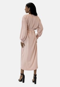 Elara  ABAYA ABAYA różowy