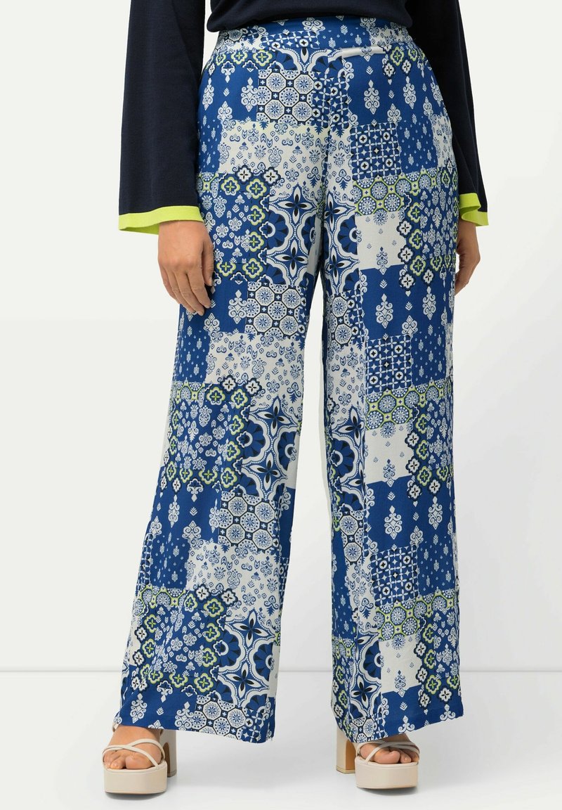 Ulla Popken - PAISLEY PULL ON  - Pantalones - blue, Ampliar