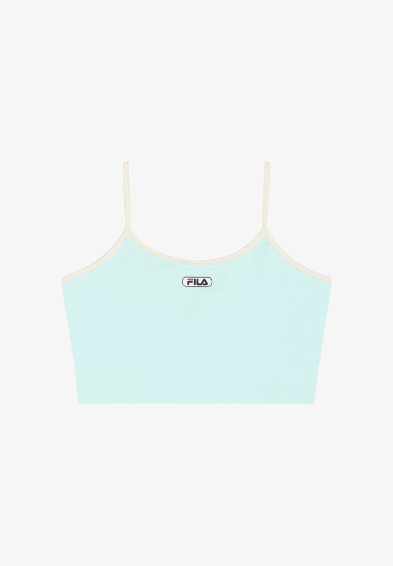 Camisole courte bleu clair avec fines bretelles beige et patch logo FILA centré sur la poitrine.