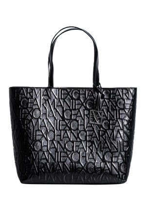 Sac cabas en cuir noir avec texte en relief répété "Armani Exchange" et deux anses, avec une petite étiquette logo carrée.