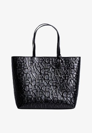 Sac cabas en cuir noir avec texte en relief répété "Armani Exchange" et deux anses, avec une petite étiquette logo carrée.