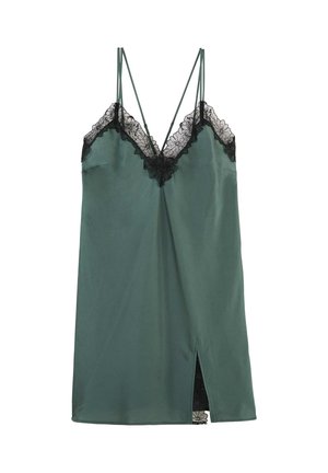 Abito sottoveste in raso verde con rifinitura in pizzo floreale nero sullo scollo e spacco, caratterizzato da sottili doppi spallacci.