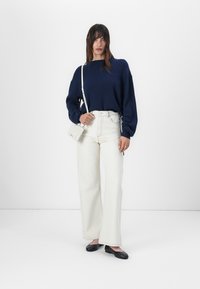 DRYKORN KEBEDI - Pulover - blue