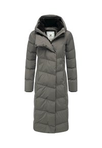 Lang, grå pufferjakke med hætte, der har en quiltet design, frontlynlås og trykknaplukning. Blød indre foring.