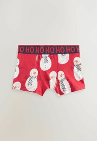 Boxeri roșii cu imprimeuri de om de zăpadă, eșarfe alb-negru și un tiv marin cu textul "HO HO HO" în roșu aprins. Material moale din bumbac.