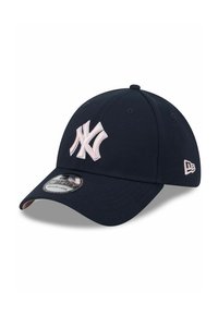 Marineblauer Baseball-Cap mit gesticktem pinkfarbenem NY-Logo, runder Krone, gebogenem Schirm und verstellbarem Rücken. Hergestellt aus robustem Stoff.