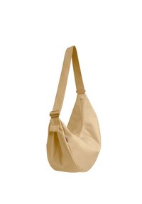 Borsa a spalla beige realizzata in tessuto, dotata di una singola tracolla regolabile, texture liscia e un piccolo dettaglio del logo multicolore.