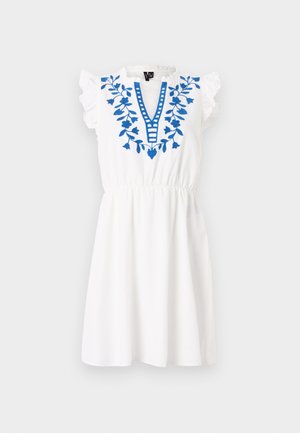 Robes blanches avec des manches froncées courtes, ornées de broderies florales bleues et d'un décolleté en V. Taille élastique et jupe jusqu'au genou.