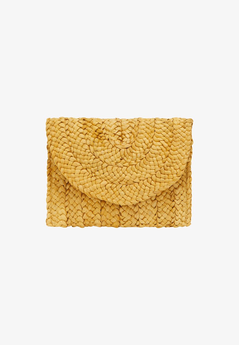 Vævet stråclutch i gul, med en rund klap og tekstureret mønster, der viser intrikate fletninger og en rektangulær form.