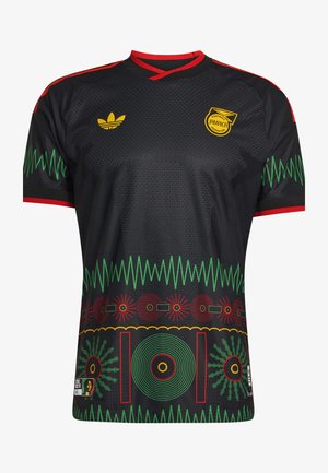 Maglia da calcio nera con rifiniture rosse, stemma giallo della Jamaica Football Federation, logo Adidas e motivi grafici verdi e rossi a onde sonore e dischi.