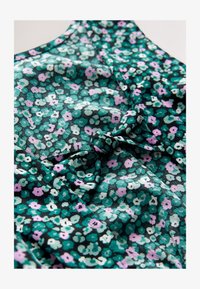 Non sélectionné, green ditsy print