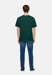 Only & Sons BEANE RHABA KURZARMSHIRT - T-Shirt print - dunkelgrün