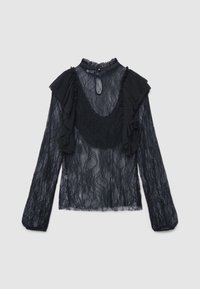 Blusa in pizzo nero con maniche lunghe, dettagli arricciati sulle spalle, colletto alto con chiusura a bottone e una texture trasparente.