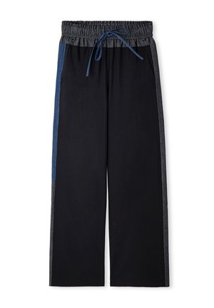 Schwarze Hose mit weitem Bein, elastischem Bund, blauem Kordelzug, Seitentaschen und kontrastreichen blauen und dunkelgrauen vertikalen Seitenpanelen.
