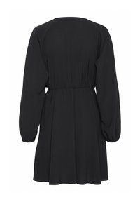 Robe noire avec manches longues bouffantes, taille élastique et jupe évasée. Texture lisse, col rond et sans ornements apparents.