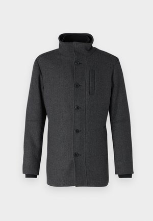 Grau-wollmantel mit einem hohen Kragen, Knopfverschluss und einer Brusttasche. Mit Fischgrätenmuster und gerippten Ärmeln.