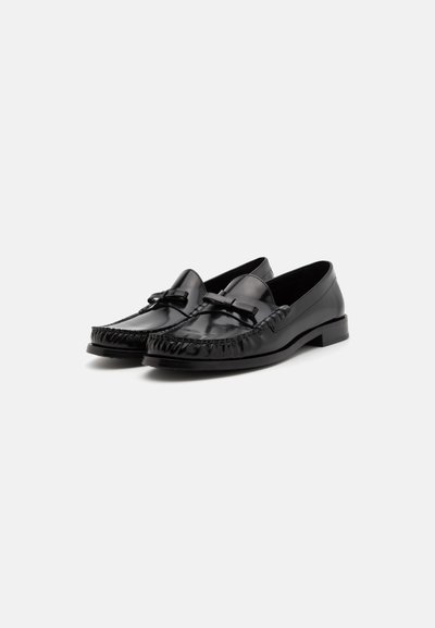 Stuart Weitzman LOTTIE BOW LOAFER - Παπούτσια χωρίς κορδόνια - black