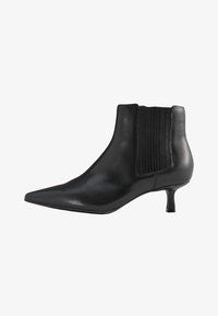 Sélectionné, black leather