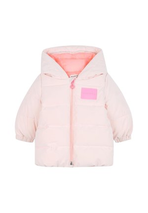 Doudoune rose clair avec capuche détachable, fermeture éclair avant, poignets élastiques et un patch logo carré en rose plus foncé.