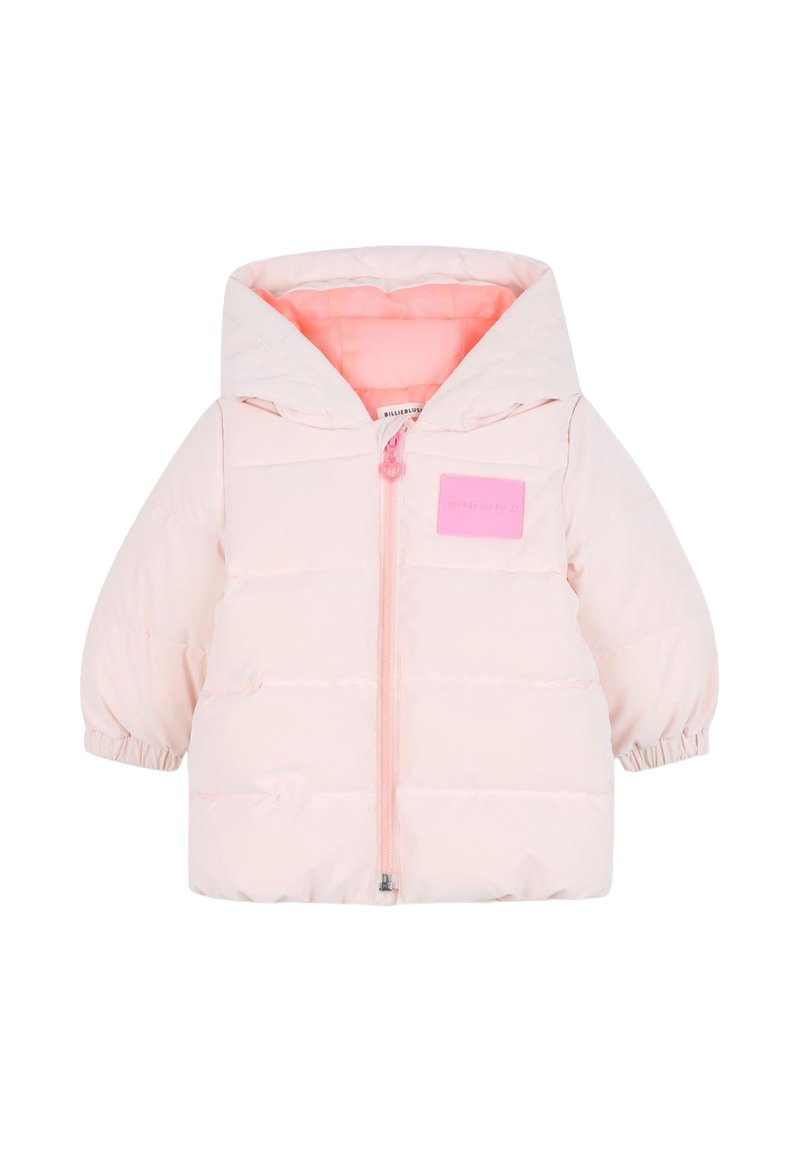 Giacca a vento rosa chiaro con cappuccio rimovibile, chiusura frontale con zip, polsini elastici e una toppa quadrata con logo di un rosa più scuro.
