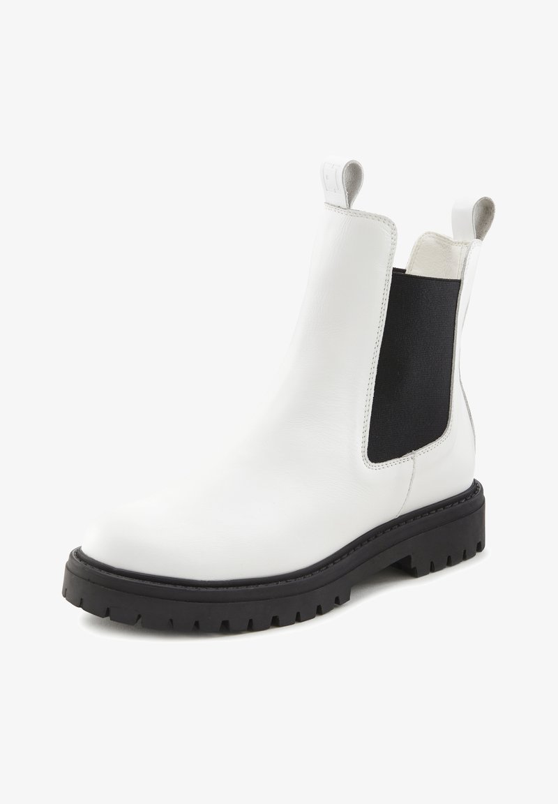 Weiße Leder-Chelsea-Stiefel mit schwarzen elastischen Seiteneinsätzen, runder Zehenpartie und robuster schwarzer Gummisohle mit gerippten Kanten.