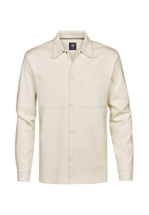 Camicia beige chiaro a maniche lunghe realizzata in tessuto morbido, con colletto a punta, due tasche sul petto e chiusura con bottoni sul davanti.