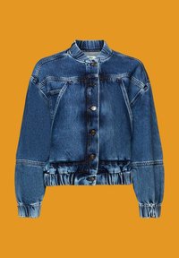 Blå denimkort jacka med långärmar, knapplåsning, rynkad fåll och subtila blekningsdetaljer. Tyg av bomull med klassisk design.