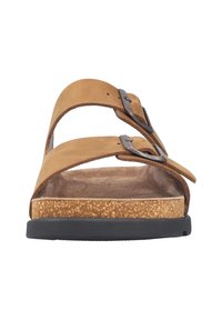 Sandales en cuir brun avec deux sangles réglables, boucles en métal argenté, semelle en liège et semelle extérieure en caoutchouc texturé.