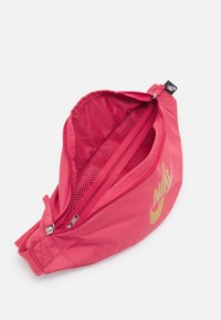 Nike Sportswear HERITAGE WAISTPACK UNISEX - Bolsa de cintura - archaeo pink/metalic bronze