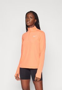 Nike Performance DRI-FIT PACER - Top dugih rukava - wild mango/reflective silver