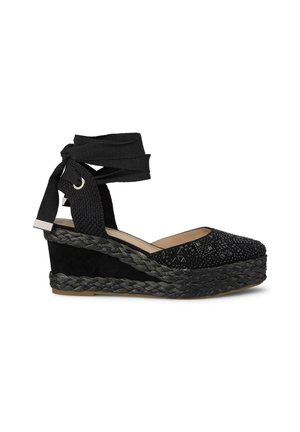 Sandali con tacco a cuneo neri con una parte superiore texture e decorata, dettagli in morbido suede e una suola intermedia in juta intrecciata. Presentano cinturini in tessuto regolabili.