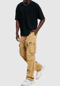 Karl Kani Cargohose - sand