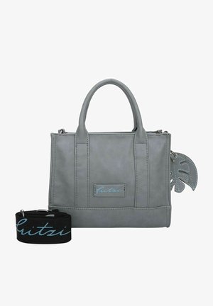 Grijze neplederen handtas met gestructureerd ontwerp, bovenhandvatten, een afneembare zwarte schouderband en een bladvormige hanger als accent. Voorzien van gestikte details.