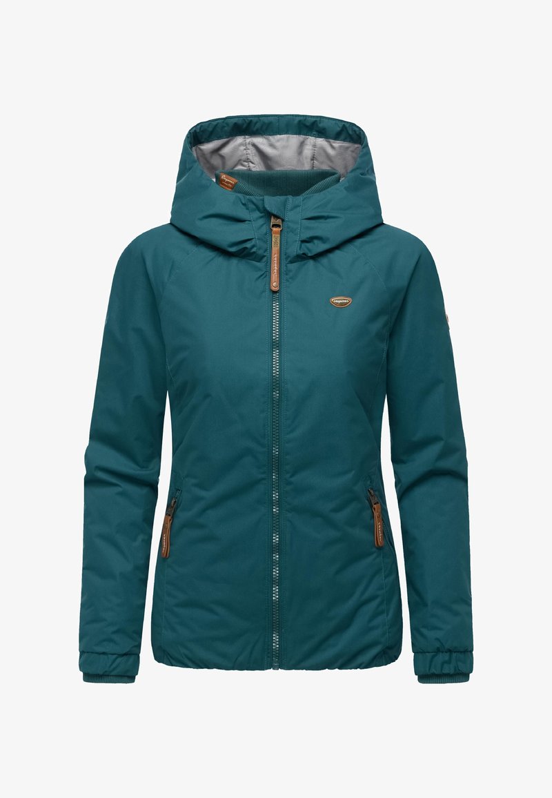 Turkizno izolirana jakna s kapuco, sprednjo zadrgo in dvema stranskima žepoma. Ima rjave poudarke in elastične manšete za tesen oprijem.