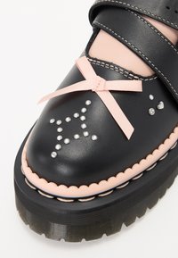 Dr. Martens KEMSLEY - Slippers - black/powder pink