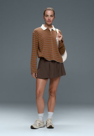 OYSHO, LIGHT TOUCH GODET SHORT SKIRT - Minijupe - brown