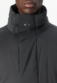 Oakley PUFFY JACKET - Téli dzseki - phantom