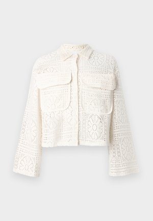 Kurz geschnittene weiße Spitzenjacke mit Kragen, langen Ärmeln und zwei Taschen vorne. Verziert mit filigranen floralen und geometrischen Mustern.