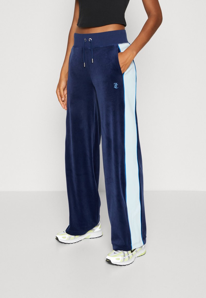 Juicy Couture TRACK PANT Jogginghose blue depths/hellblau Zalando.at